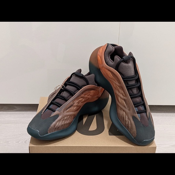 ❌Sold. Brand new, unworn Adidas Yeezy 700 V3. Copper Fade. - Picture 3 of 6